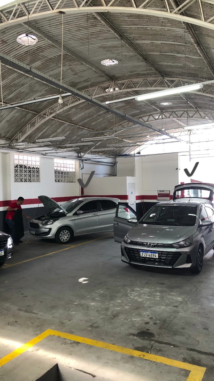 Área de vistoria da AutoVisão com veículos em atendimento